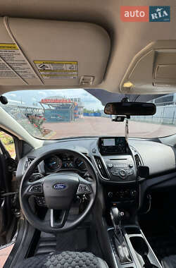 Внедорожник / Кроссовер Ford Escape 2017 в 