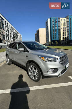 Внедорожник / Кроссовер Ford Escape 2018 в Львове