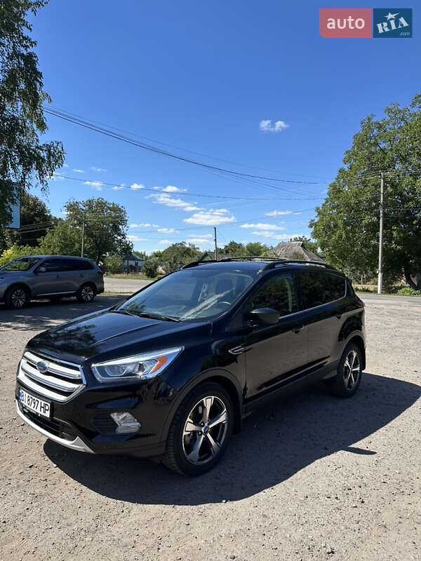 Внедорожник / Кроссовер Ford Escape 2017 в Хороле