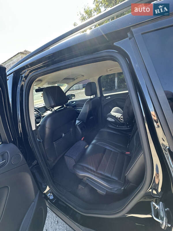 Внедорожник / Кроссовер Ford Escape 2017 в Хороле