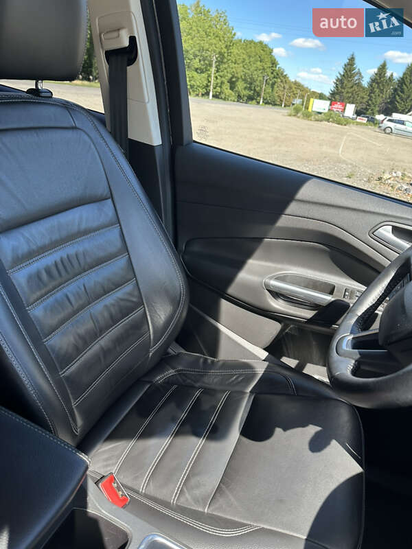 Внедорожник / Кроссовер Ford Escape 2017 в Хороле