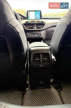 Внедорожник / Кроссовер Ford Escape 2020 в 