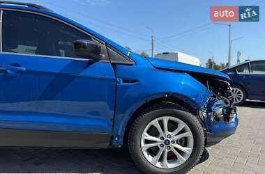 Внедорожник / Кроссовер Ford Escape 2017 в 
