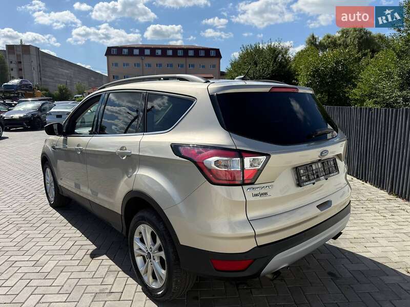 Внедорожник / Кроссовер Ford Escape 2017 в Луцке