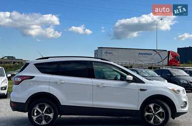 Внедорожник / Кроссовер Ford Escape 2016 в 