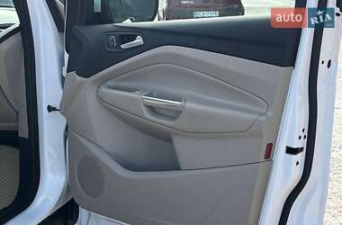 Внедорожник / Кроссовер Ford Escape 2016 в 