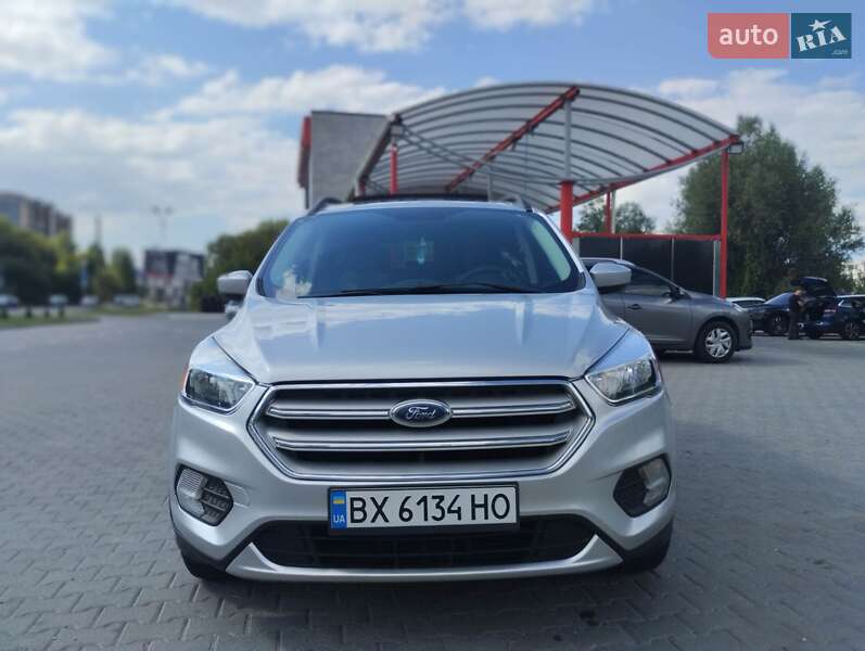 Внедорожник / Кроссовер Ford Escape 2018 в 