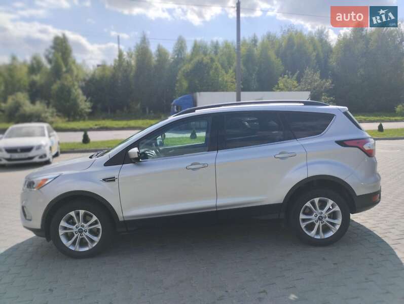 Внедорожник / Кроссовер Ford Escape 2018 в Хмельницком