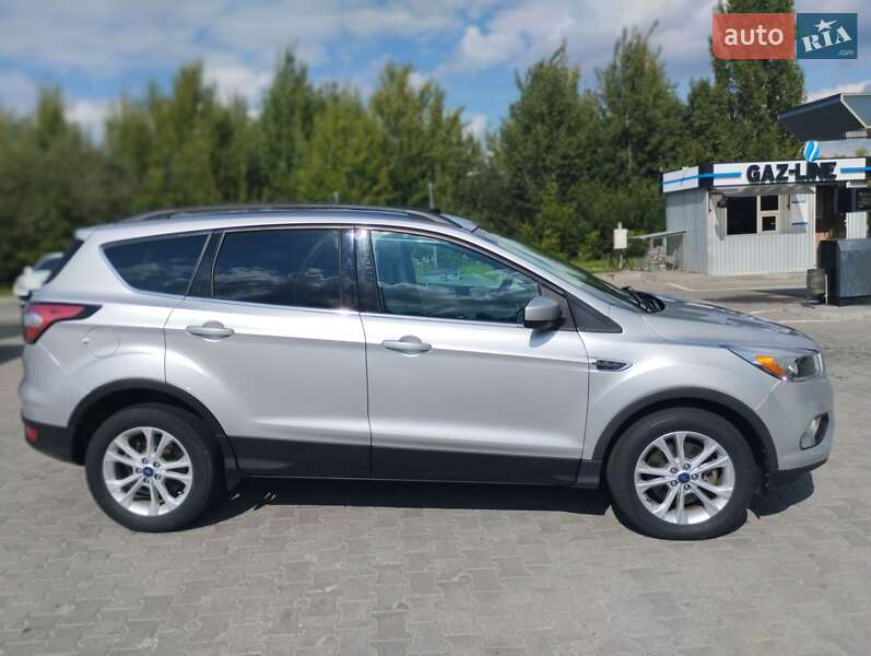 Внедорожник / Кроссовер Ford Escape 2018 в Хмельницком