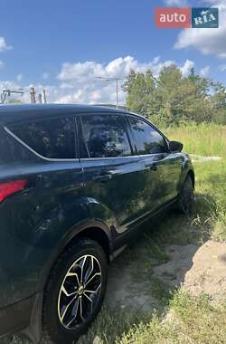 Внедорожник / Кроссовер Ford Escape 2019 в 