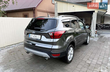Внедорожник / Кроссовер Ford Escape 2019 в 