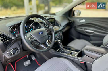 Внедорожник / Кроссовер Ford Escape 2016 в 