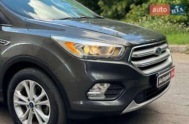 Внедорожник / Кроссовер Ford Escape 2018 в 