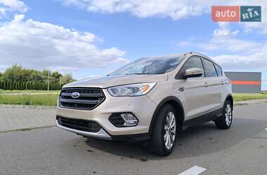Внедорожник / Кроссовер Ford Escape 2016 в Луцке