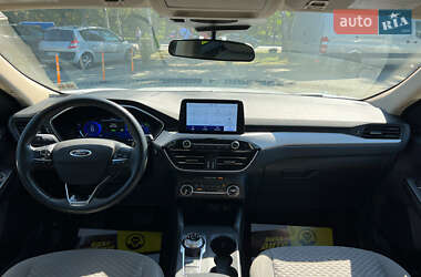 Внедорожник / Кроссовер Ford Escape 2020 в 