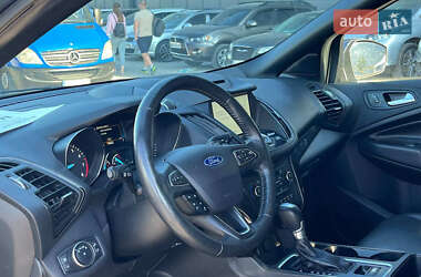 Внедорожник / Кроссовер Ford Escape 2017 в 