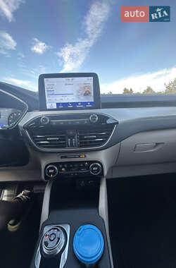 Внедорожник / Кроссовер Ford Escape 2021 в 