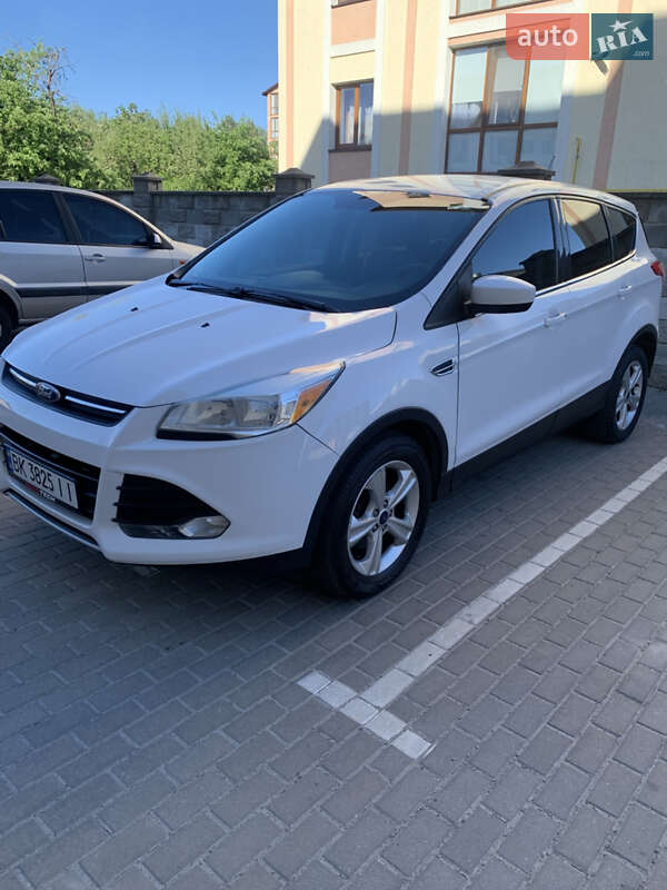 Внедорожник / Кроссовер Ford Escape 2015 в 