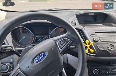 Внедорожник / Кроссовер Ford Escape 2017 в 
