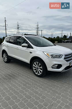 Внедорожник / Кроссовер Ford Escape 2016 в 