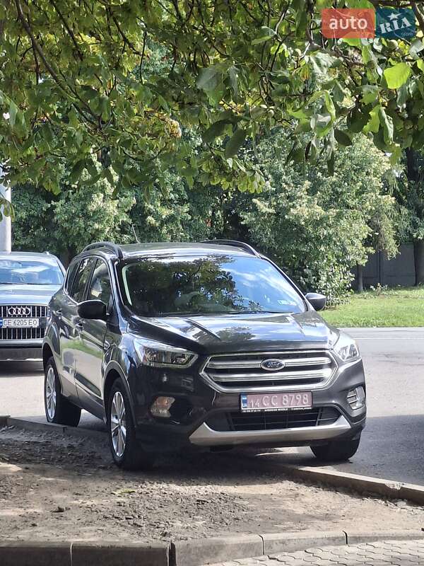 Внедорожник / Кроссовер Ford Escape 2018 в Черновцах