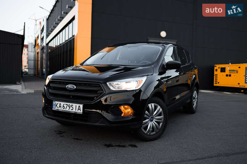 Внедорожник / Кроссовер Ford Escape 2017 в 