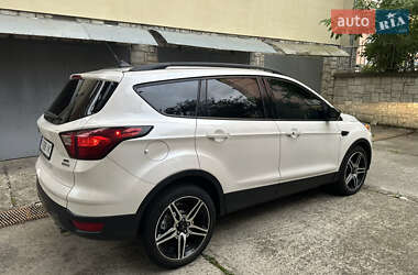 Внедорожник / Кроссовер Ford Escape 2019 в 
