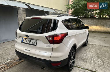 Внедорожник / Кроссовер Ford Escape 2019 в 