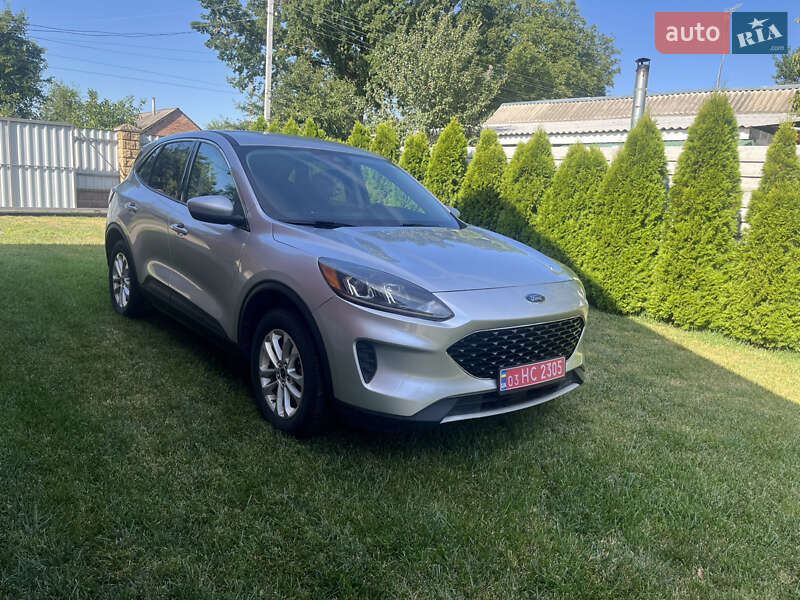Позашляховик / Кросовер Ford Escape 2020 в 
