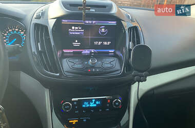 Внедорожник / Кроссовер Ford Escape 2012 в 