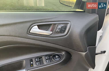 Внедорожник / Кроссовер Ford Escape 2012 в 