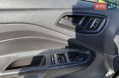 Внедорожник / Кроссовер Ford Escape 2016 в 