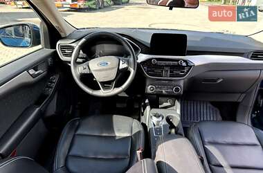 Внедорожник / Кроссовер Ford Escape 2020 в 