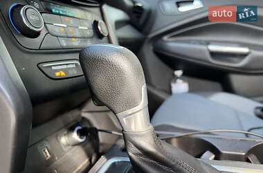 Внедорожник / Кроссовер Ford Escape 2016 в 