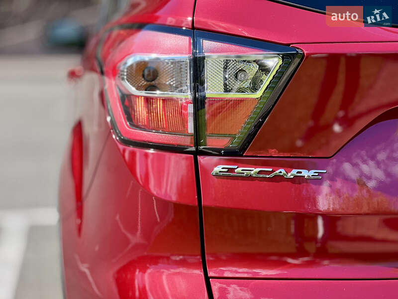 Внедорожник / Кроссовер Ford Escape 2018 в Киеве