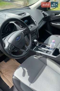 Внедорожник / Кроссовер Ford Escape 2017 в 