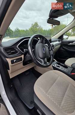 Внедорожник / Кроссовер Ford Escape 2020 в 
