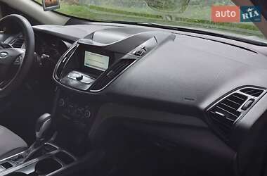 Внедорожник / Кроссовер Ford Escape 2019 в 