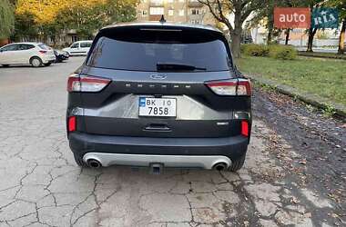 Внедорожник / Кроссовер Ford Escape 2020 в 