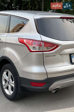 Внедорожник / Кроссовер Ford Escape 2015 в 