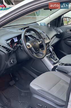 Внедорожник / Кроссовер Ford Escape 2015 в 