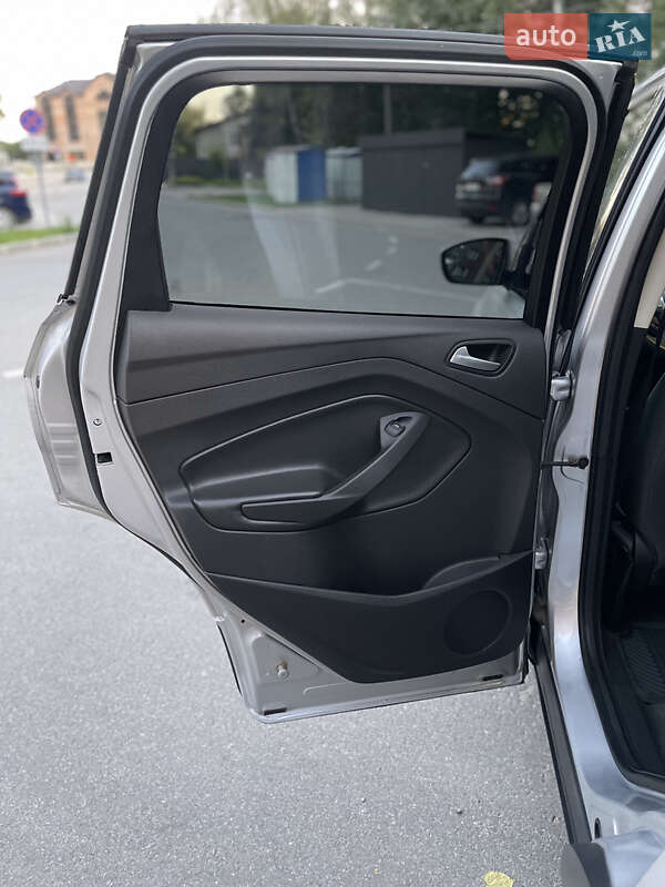 Внедорожник / Кроссовер Ford Escape 2015 в Тернополе