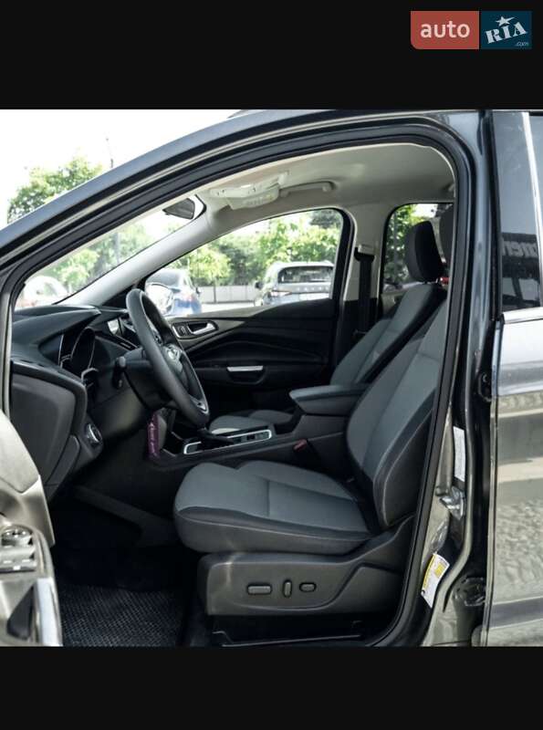 Внедорожник / Кроссовер Ford Escape 2018 в Черновцах
