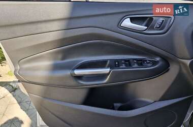 Внедорожник / Кроссовер Ford Escape 2017 в 