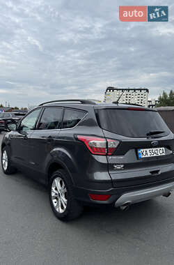 Внедорожник / Кроссовер Ford Escape 2017 в 