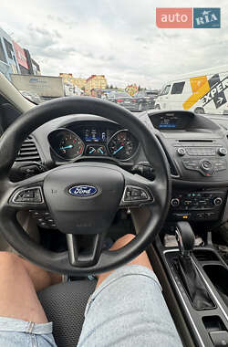 Внедорожник / Кроссовер Ford Escape 2017 в 