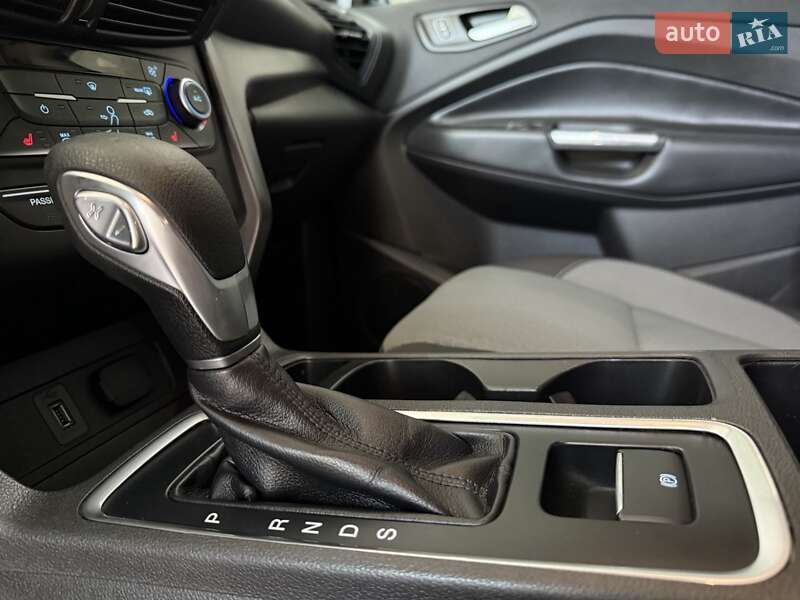 Внедорожник / Кроссовер Ford Escape 2018 в Полтаве