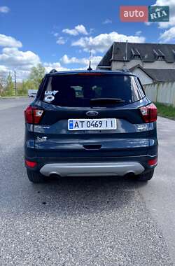 Внедорожник / Кроссовер Ford Escape 2018 в 