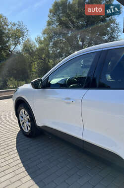 Внедорожник / Кроссовер Ford Escape 2024 в 