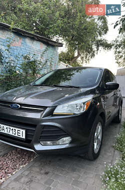 Внедорожник / Кроссовер Ford Escape 2015 в 